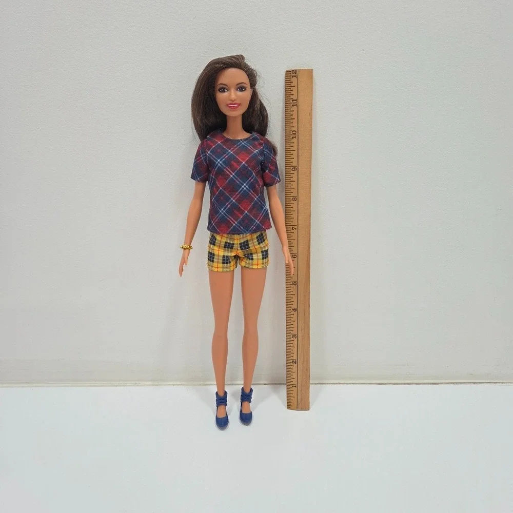 Mattel Barbie FASHIONISTAS #52 Tall PLAID ON PLAID Doll Hispanic Complete